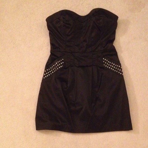 Nwt Grass Black strapless dress with studded pockets Size 7 - Picture 2 of 4